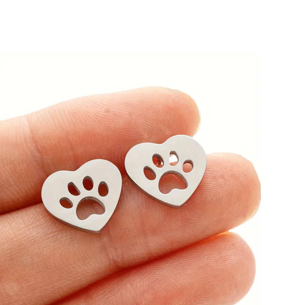 heart shaped with a pet paw hollow stud earrings, between 2 fingers